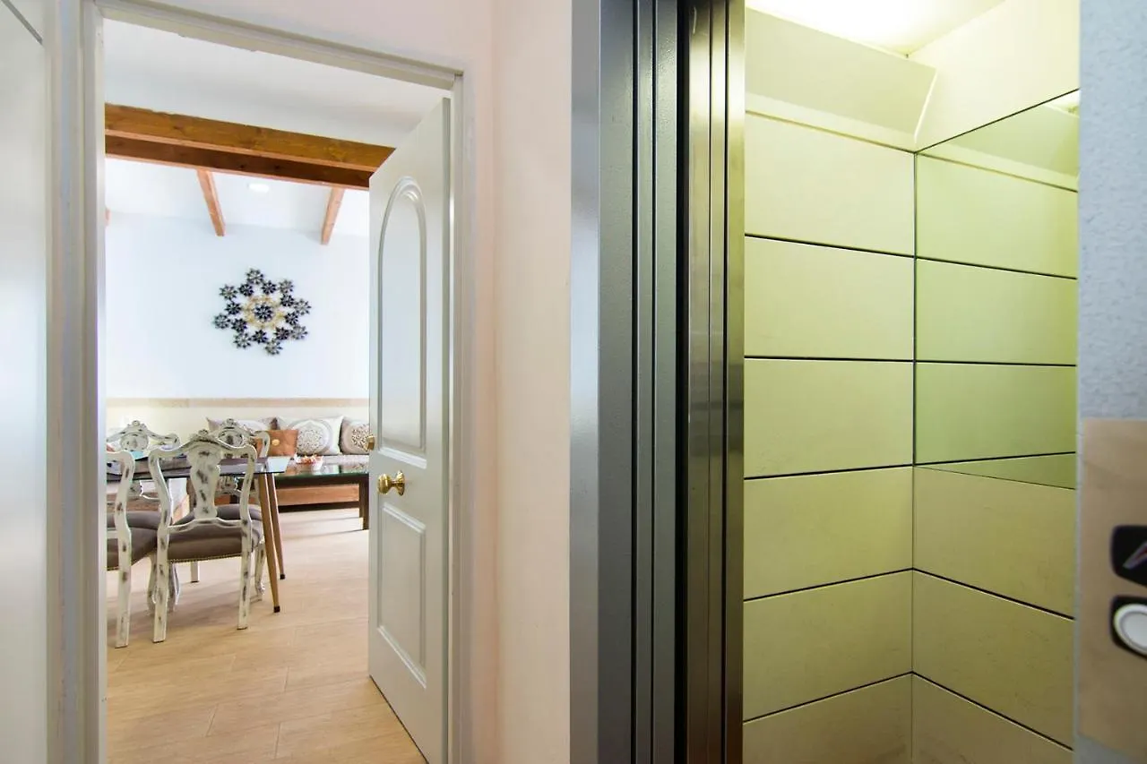 Apartment La Buhardilla De Mesones ,Vicent Suite Granada