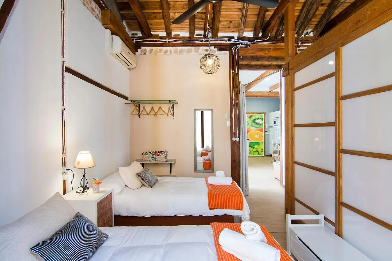 La Buhardilla De Mesones ,Vicent Suite Granada 0*,