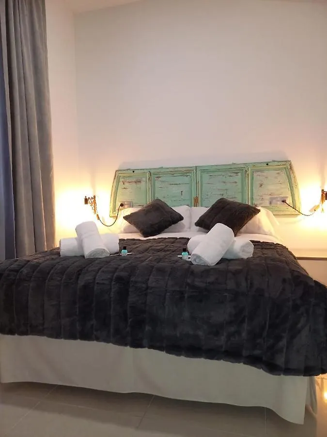 La Buhardilla De Mesones ,Vicent Suite Granada Apartment