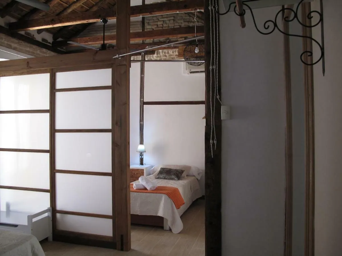 La Buhardilla De Mesones ,Vicent Suite Granada