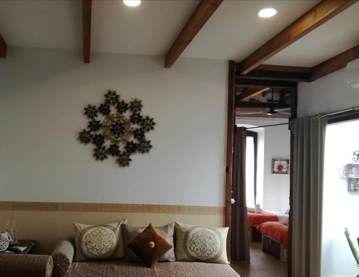 La Buhardilla De Mesones ,Vicent Suite Granada Apartment
