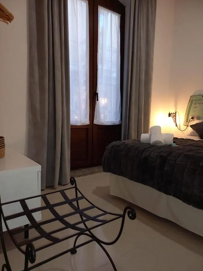 Apartment La Buhardilla De Mesones ,Vicent Suite Granada